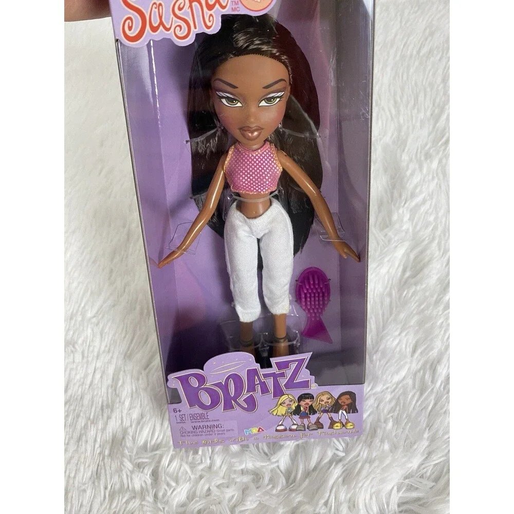 Sasha BRATZ 1 Set Ensemble Doll Figure 4 Accessories Fashion Beauty